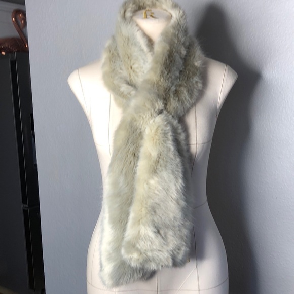 Restoration hardware faux fur scarf - Picture 1 of 9